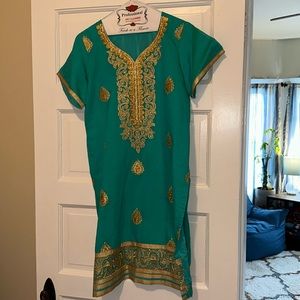 Short sleeve Salwar Kameez.